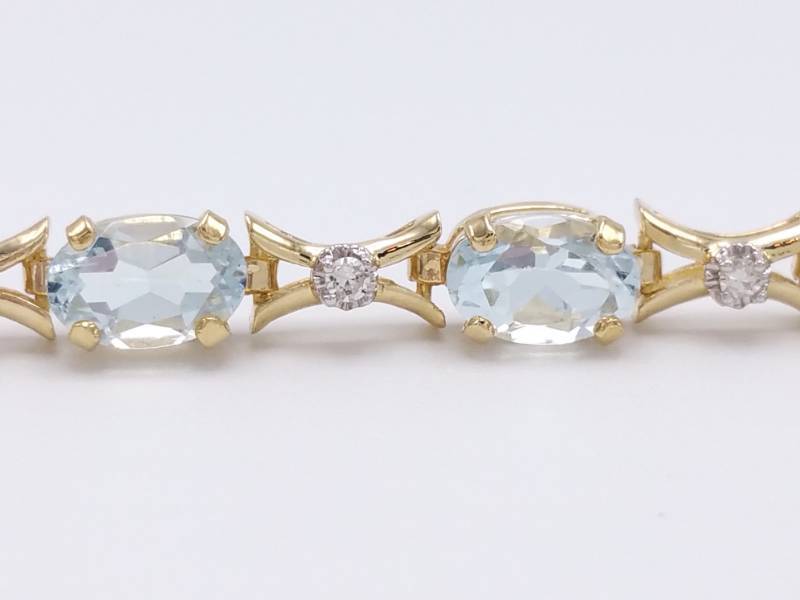 lot 13 image: Elegant Aquamarine Estate Bracelet in 14k Yellow Gold