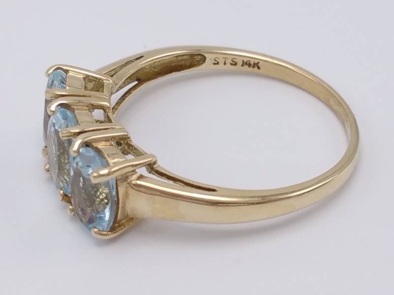 lot 19 image: Shimmering Aqua Estate Ring in 14k Yellow Gold