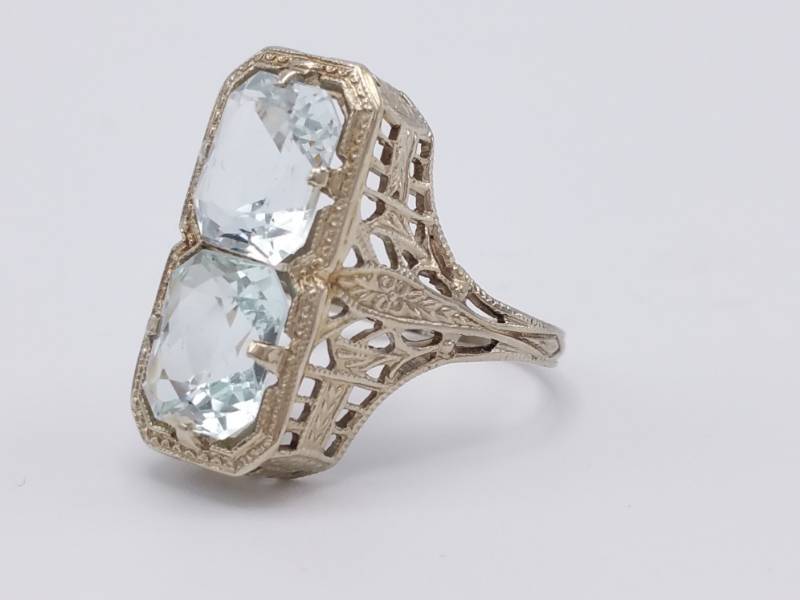 lot 32 image: Stunning Art Nouveau Aquamariine Estate Ring in 14k White Gold