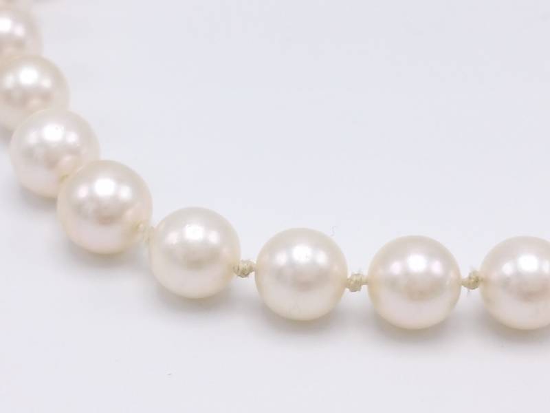lot 40 image: High Grade Pearl Estate Bracelet in 14k Yellow Gold