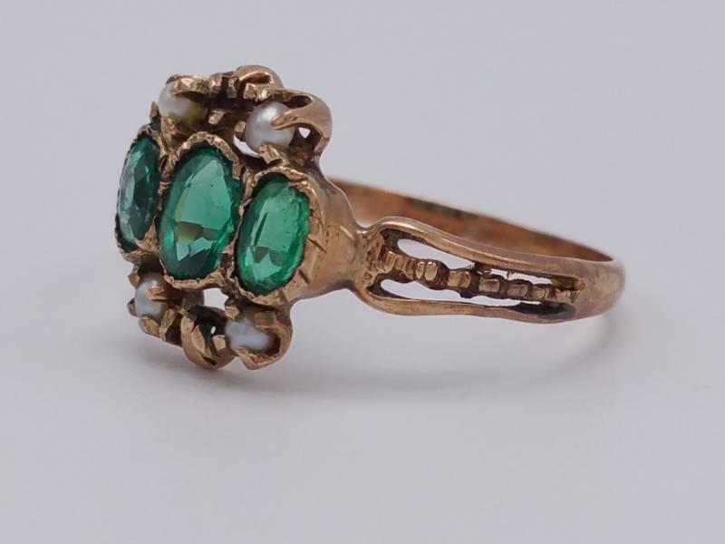 lot 46 image: Antique Emerald and Pearl Estate Ring in 14k Yellow Gold
