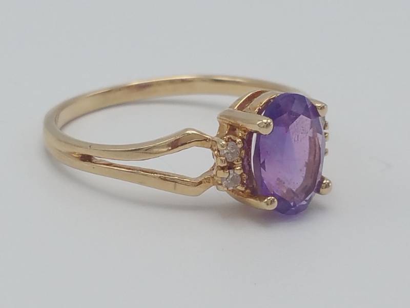 lot 48 image: Ladies Amethyst and Diamond Estate Ring in 10k Yellow Gold
