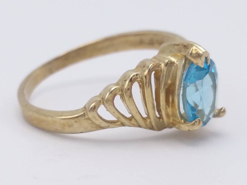 lot 62 image: Dazzling Aqua Estate Ring in 10k Yellow Gold