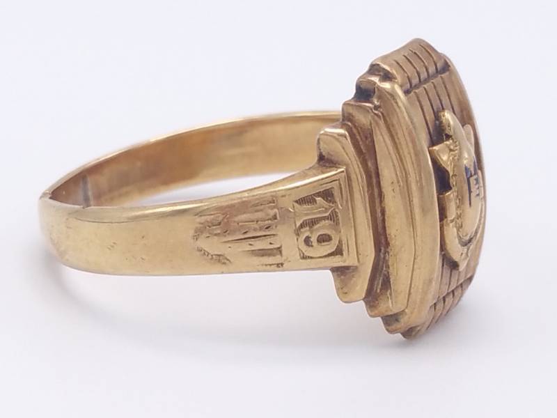 lot 67 image: Mens 1939 Jostens 10k Yellow Gold Class Ring