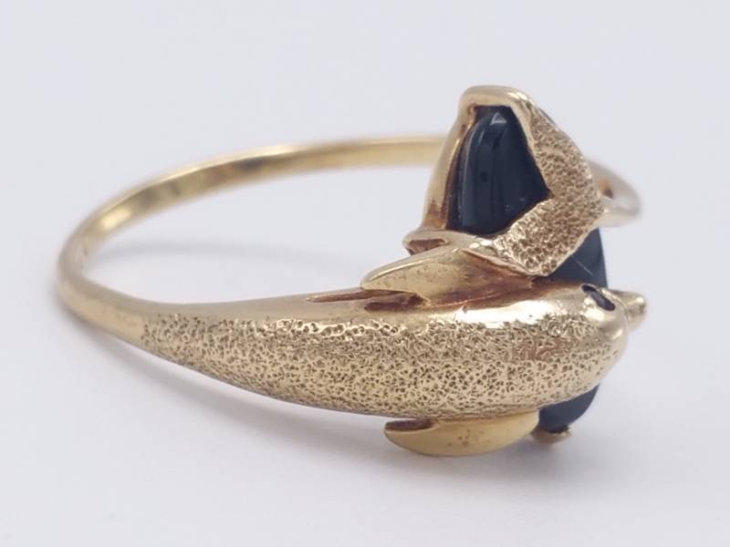 lot 69 image: 10k Yellow Gold Dolphin Motif and Onyx Estate Ring