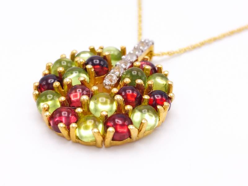 lot 72 image: Garnet and Peridot Cabochon Pendant Gold over Sterling Silver