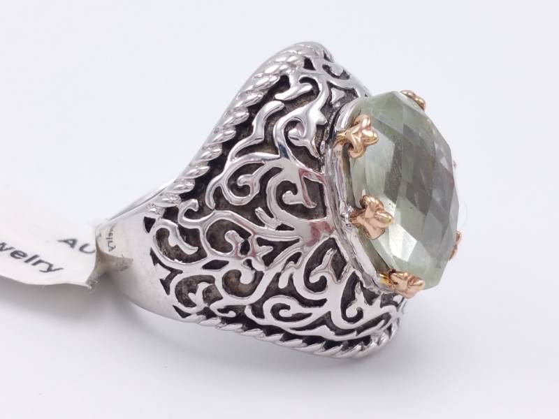 lot 74 image: Mint Green Beryl Estate Ring in Sterling Silver