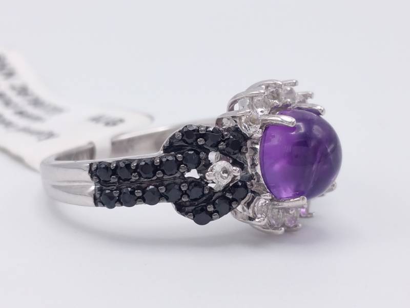 lot 77 image: Amethyst Cabochon Ring in Sterling Silver