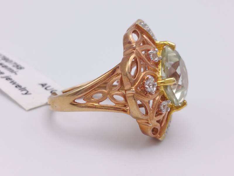 lot 79 image: Mint Green Beryl Estate Ring in Sterling Silver
