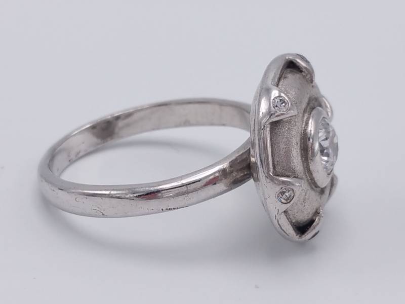 lot 85 image: Ladies Sterling Silver Estate Ring