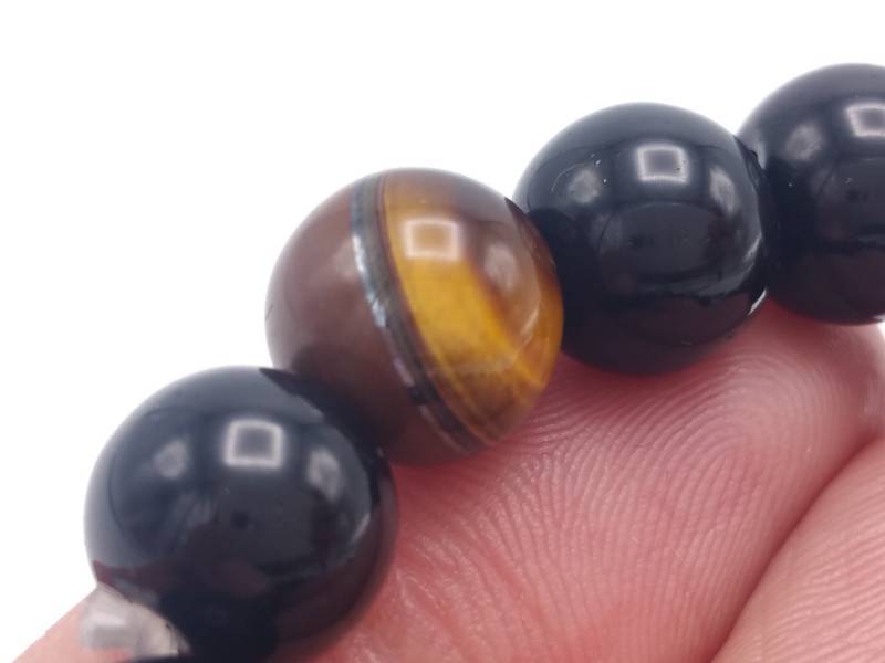 lot 88 image: Mens Natural Tigers Eye & Onyx Beaded Bracelet