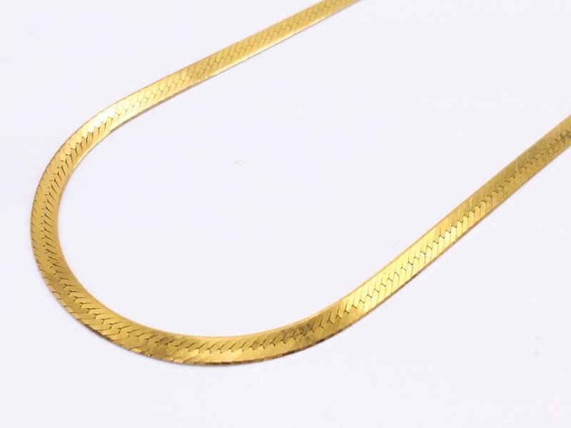 lot 42 image: 14k Yellow Gold Italian Herringbone 30 Estate Necklace