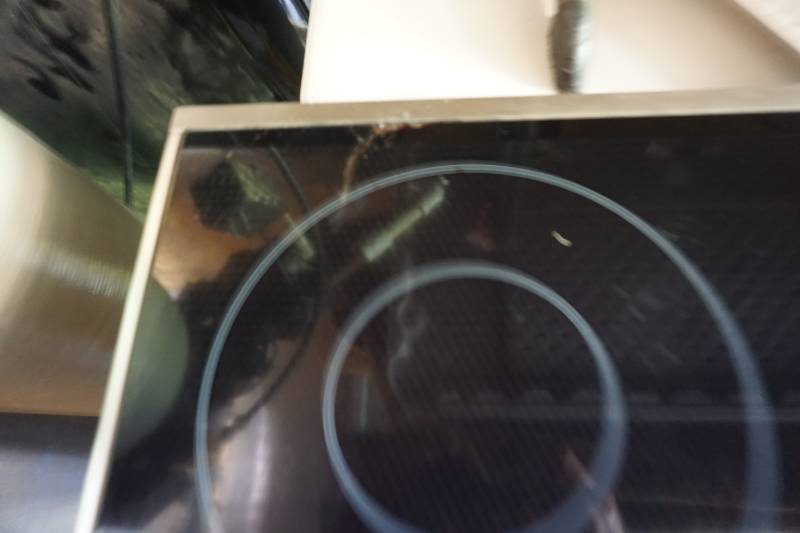 lot 20 image: Wolf Brand 36 5 Burner Glass Cook Top