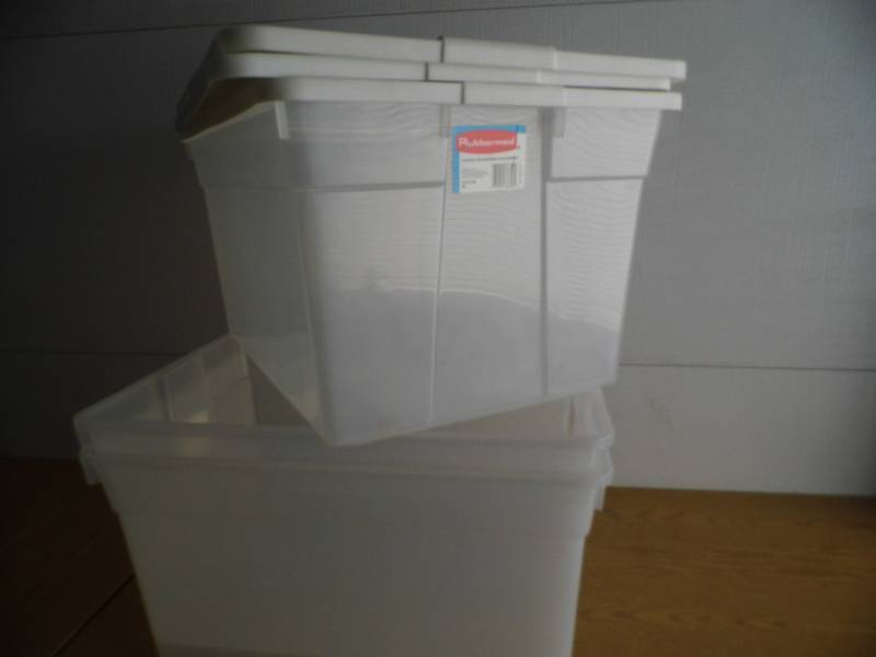 lot 8 image: Lot of 3 Totes