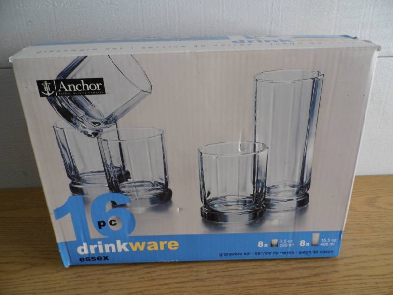 lot 27 image: New Glass Set