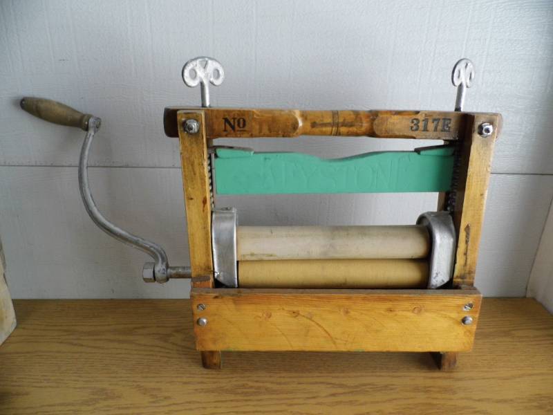 lot 30 image: Antique Washing Machine Wringer