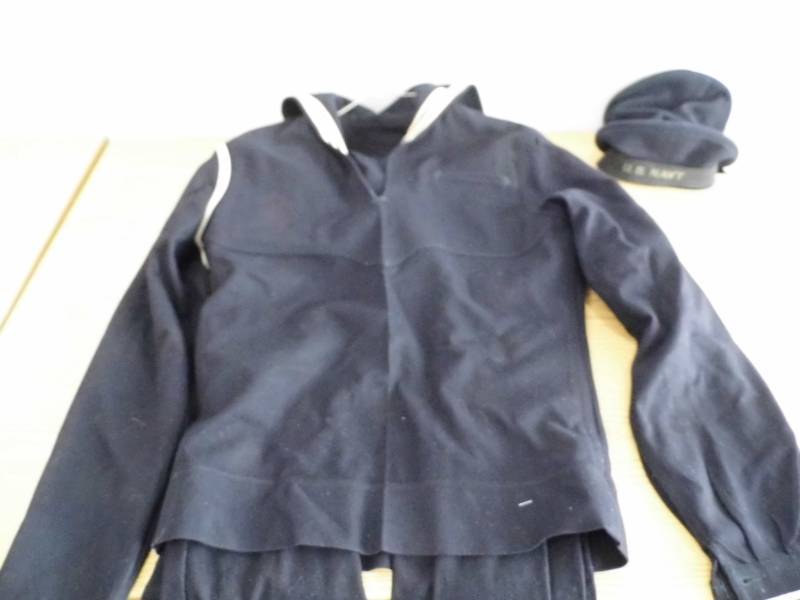 lot 36 image: US Navy 1940s Uniform w Hat