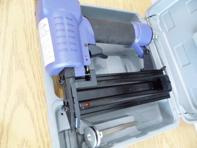 lot 44 image: Air Brad Nailer