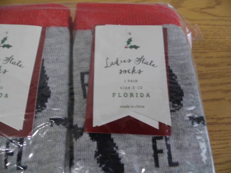 lot 71 image: 30 Pair Florida Socks