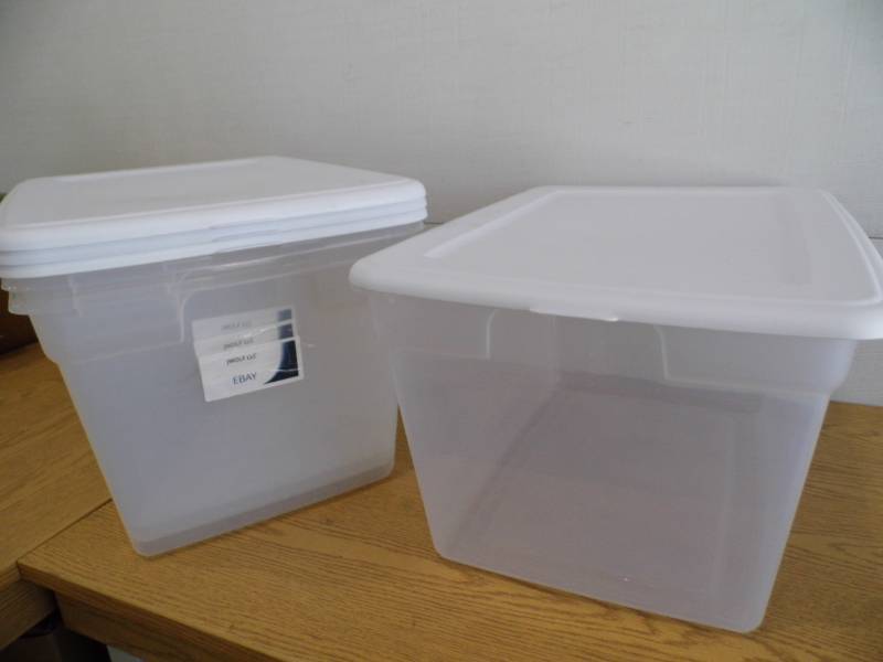 lot 89 image: Lot of 4 Clear Totes
