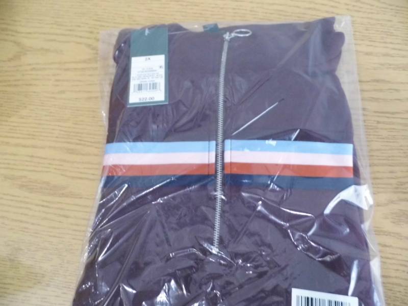 lot 106 image: Case of 6 Ladies Sweatshirts