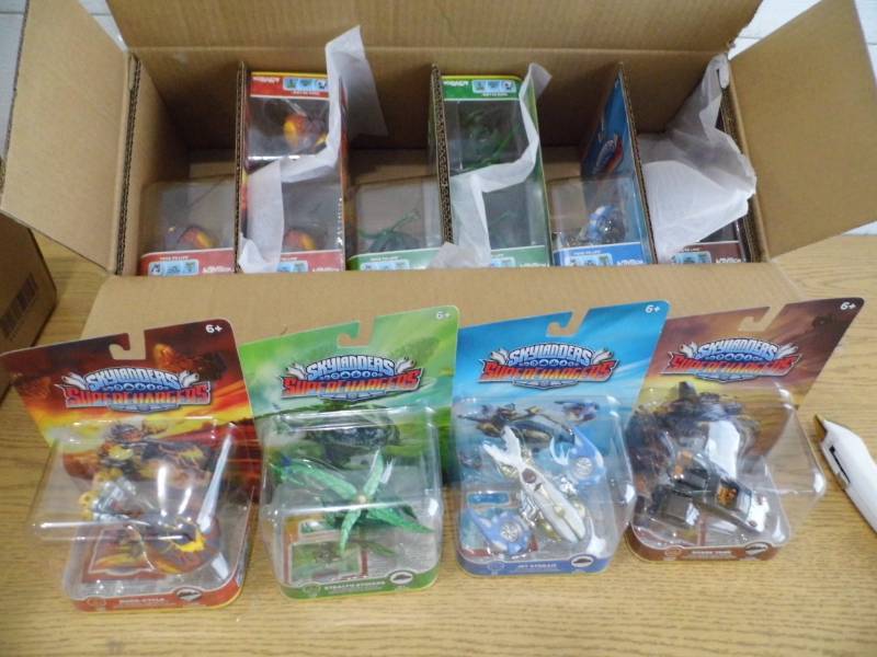 lot 76 image: Case of 12 Skylander Action Figures