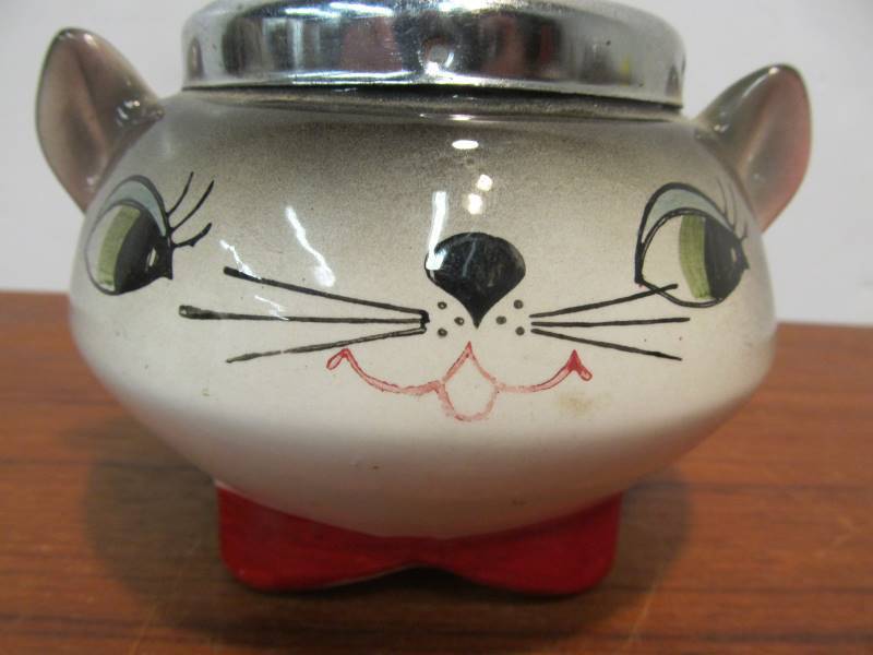 lot 9 image: Vintage 1950s HOLT HOWARD Figural Cat Face Squeaker Ashtray #1