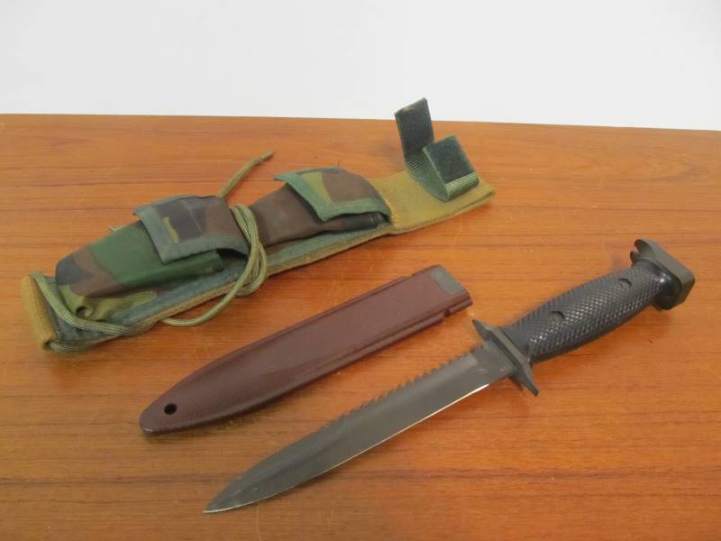 lot 17 image: Vintage Imperial M-7S Vietnam Era Survival Knife