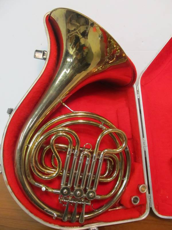 lot 20 image: Vintage YORK MASTER French Horn WHard Case