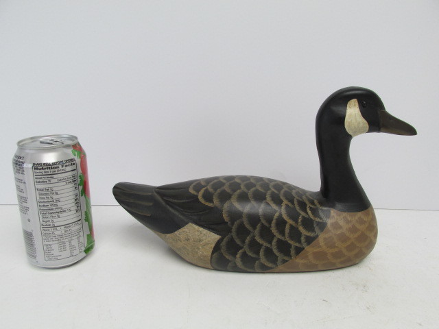 lot 22 image: Carved & Painted Canada Goose Wooden Decoy