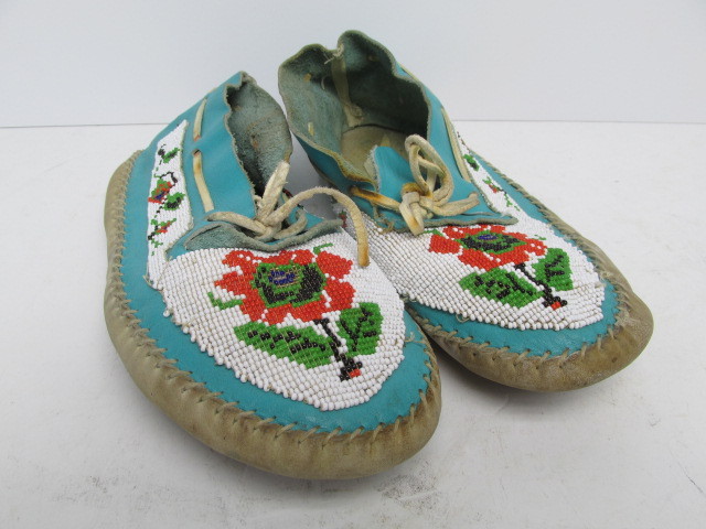lot 61 image: Vintage Hand Made Beaded Leather Moccasins 