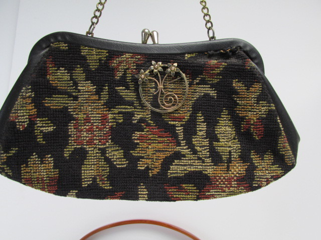 lot 62 image: Group of Vintage Ladies Purses