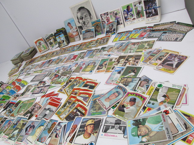 lot 73 image: Large Lot of Vintage Baseball & Football Cards