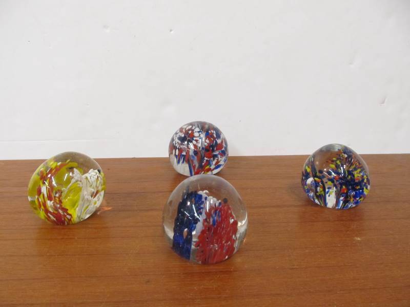 lot 25 image: Group of Vintage Art Grass Paperweights #2