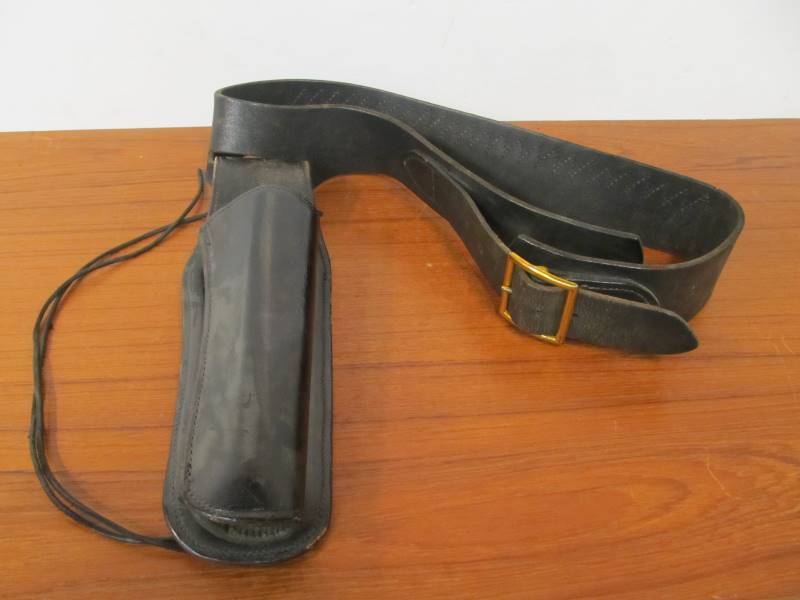 lot 78 image: Vintage BUCHEIMER Gun Belt wHolster