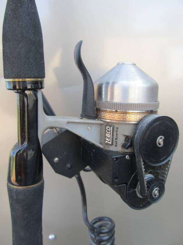lot 82 image: Fishing Pole wMotorized Reel