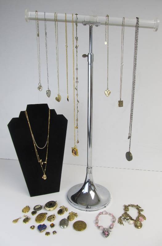 lot 84 image: Collection of Approx 30 Lockets