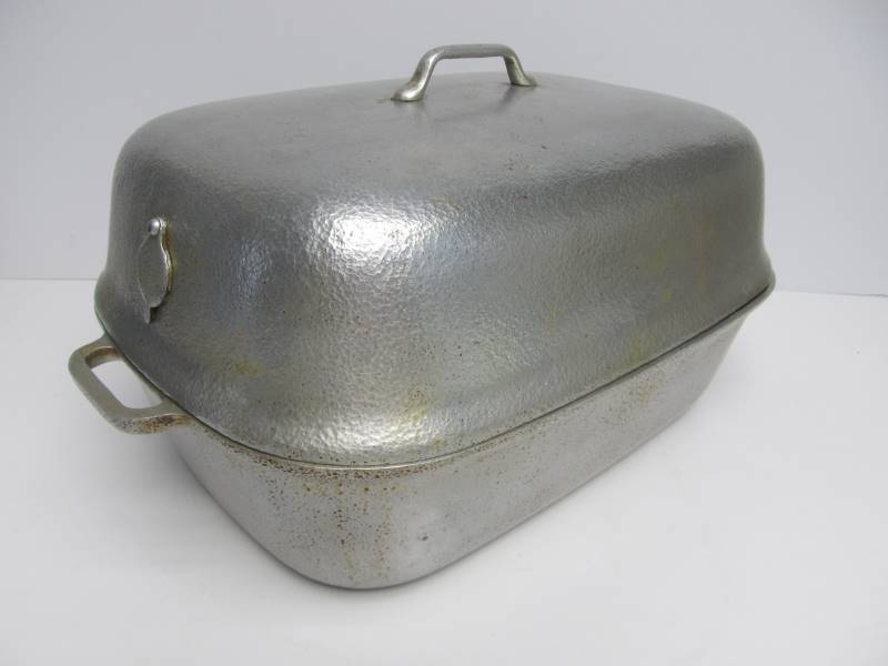 lot 87 image: Large Vintage HAMMERCRAFT Aluminum Roaster