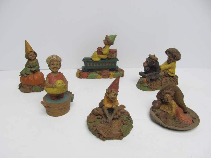 lot 103 image: Group of Signed TOM CLARK Gnome Figurines