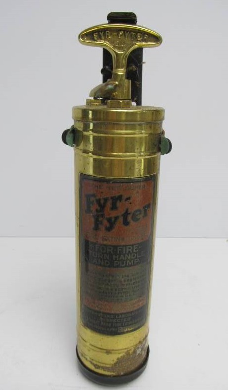 lot 105 image: Vintage FYR-FYTER Bras Fire Extinguisher