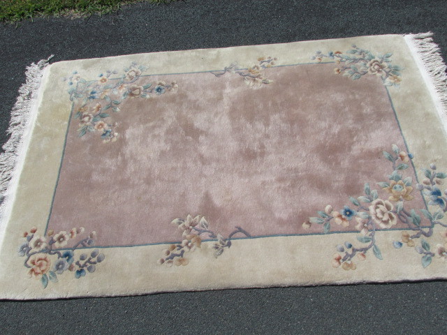 lot 118 image: Vintage Hand Knotted Wool Rug