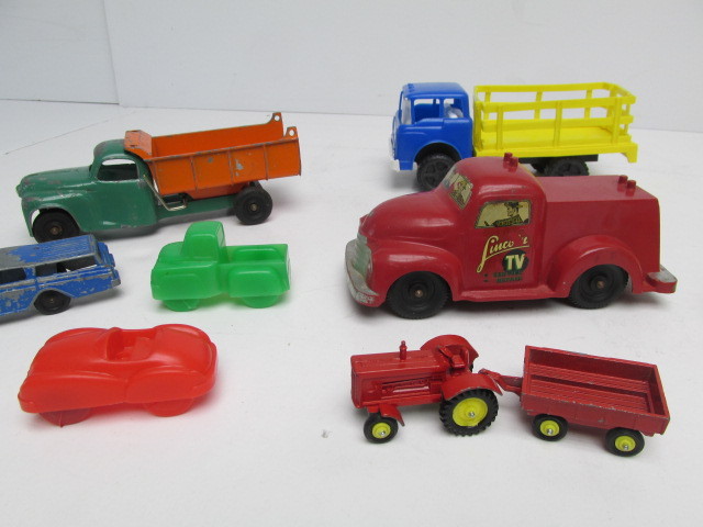 lot 124 image: Group of Vintage Toy Cars