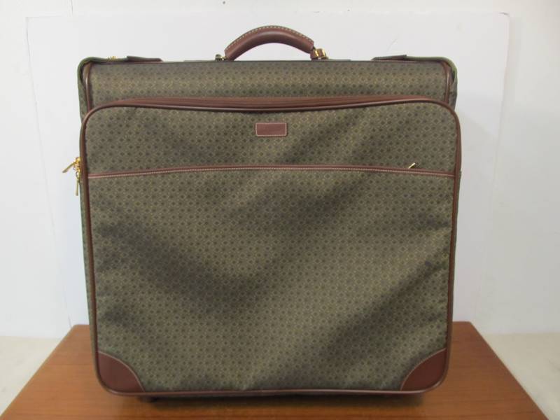 lot 186 image: NICE Clean HARTMANN Travel Suitcase