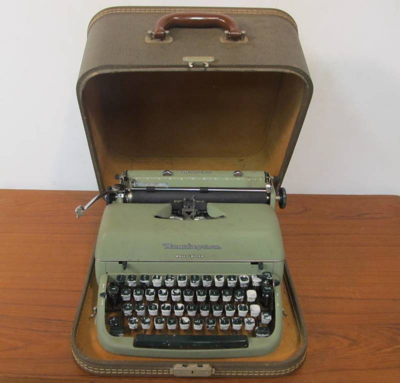 lot 193 image: Working Vintage Green REMINGTON Quiter-Riter Portable Typewriter