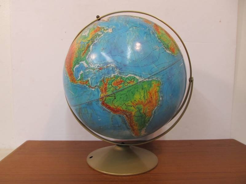 lot 197 image: Large 16 Vintage DENOYER-GEPPERT World Globe