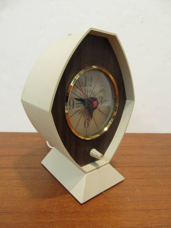lot 222 image: Mid Century Modern Brown & Bigelow Atomic Style Clock