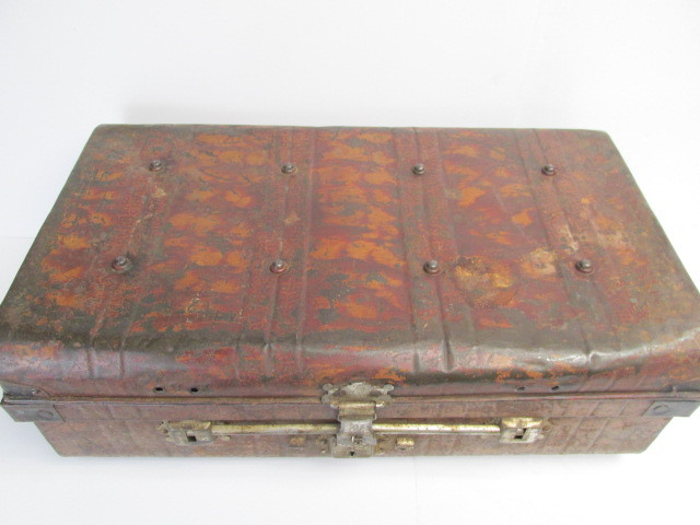 lot 5 image: Orig Antique Metal German Automobile Trunk