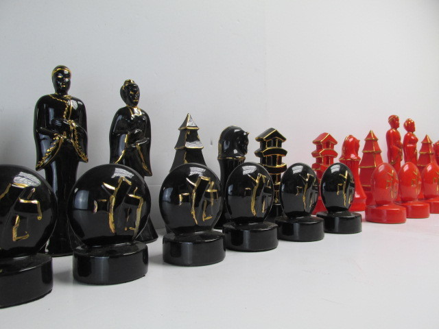 lot 7 image: LARGE Mid Century 1960s Ceramic Oriental Figure Chess Set 