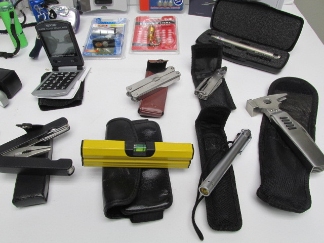 lot 233 image: Lot of New Multi-Tools Flashlights etc