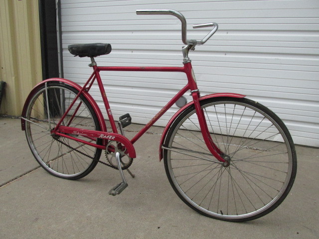 lot 137 image: Vintage 1968 SCHWINN RACER Bicycle